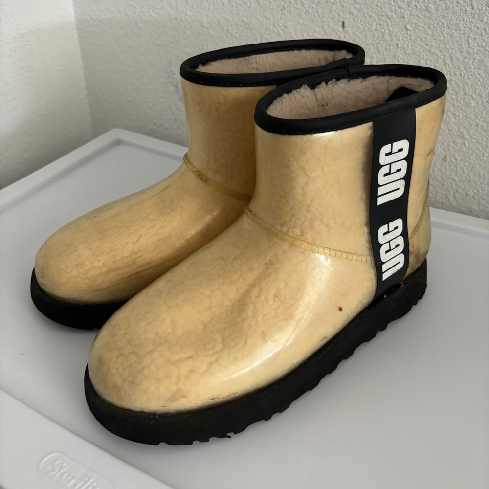 Cream fur uggs